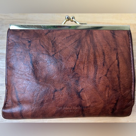 Buxton Cowhide Brown Leather Women’s Snap KISS Lock Bi Fold Wallet Embossed Logo - Picture 2 of 12